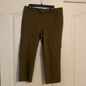 Chaus New York size 14 olive green cropped slacks